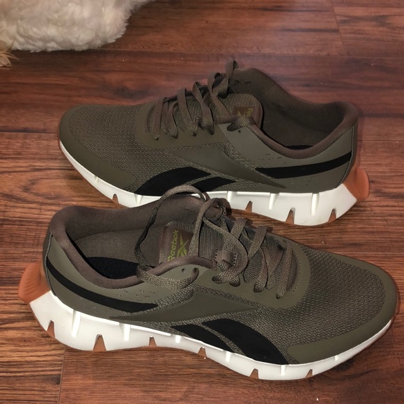 Brand new Reeboks! Never worn! - Picture 4 of 6